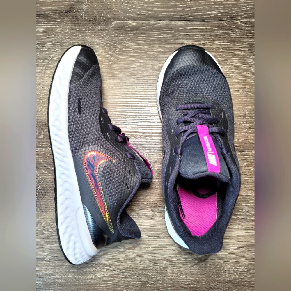 Nike Revolution 5 Power Running Shoes. Size 6Y